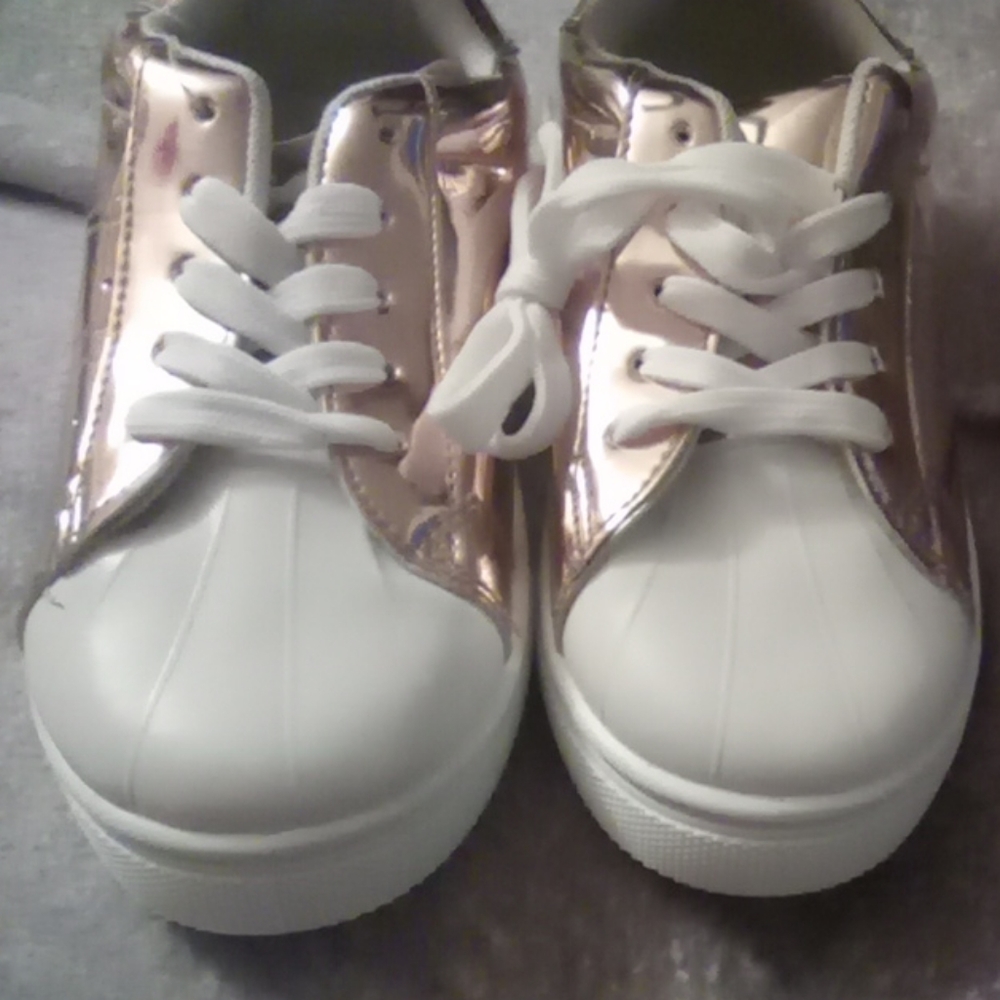 Sneakers - Picture 2 of 5